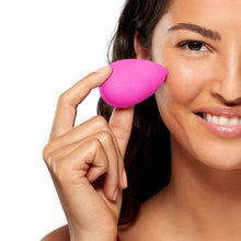 Load image into Gallery viewer, beautyblender® Queen
